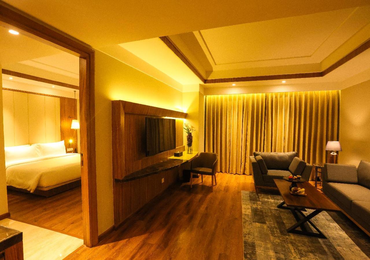 Radisson Bhopal Hotell Eksteriør bilde