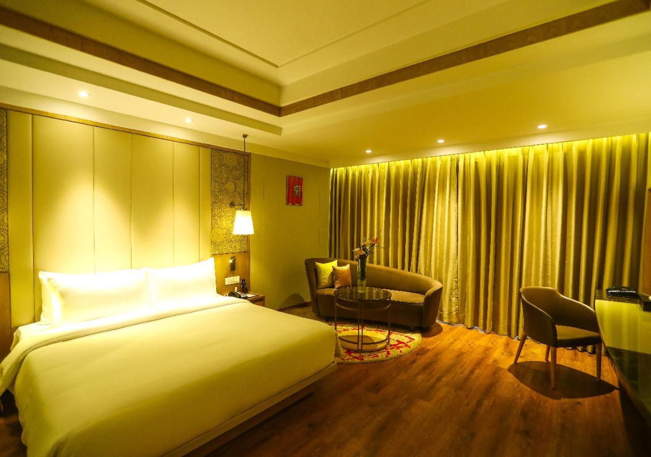 Radisson Bhopal Hotell Eksteriør bilde